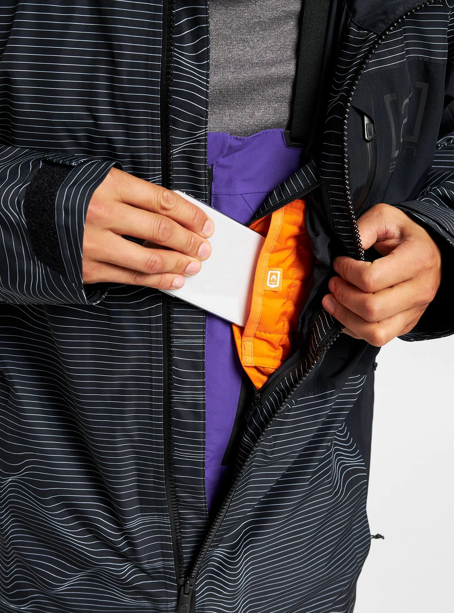 [ak] GORE-TEX Cyclic Snowboard Jacket 2022
