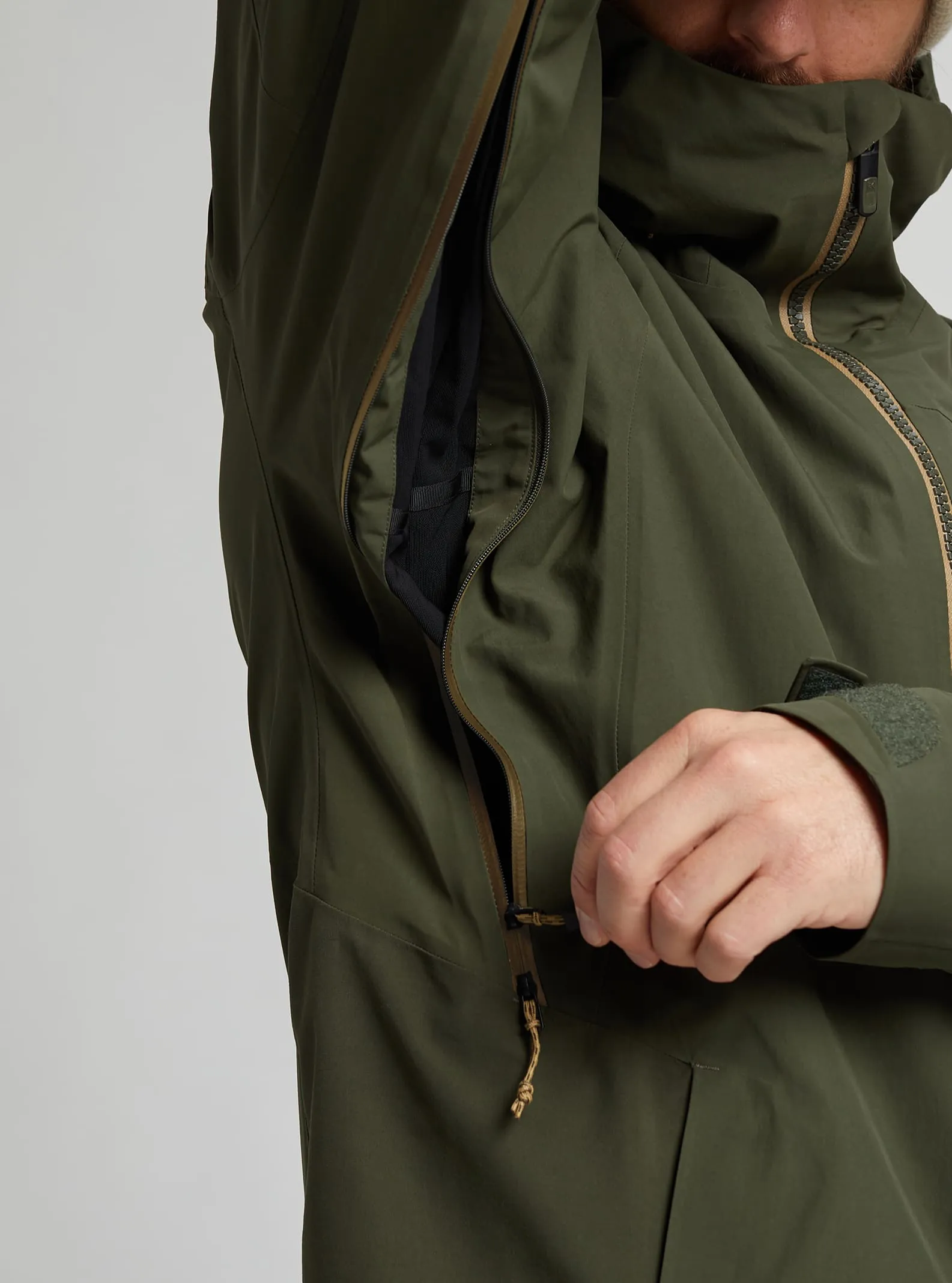 [ak] GORE-TEX Cyclic Snowboard Jacket 2022