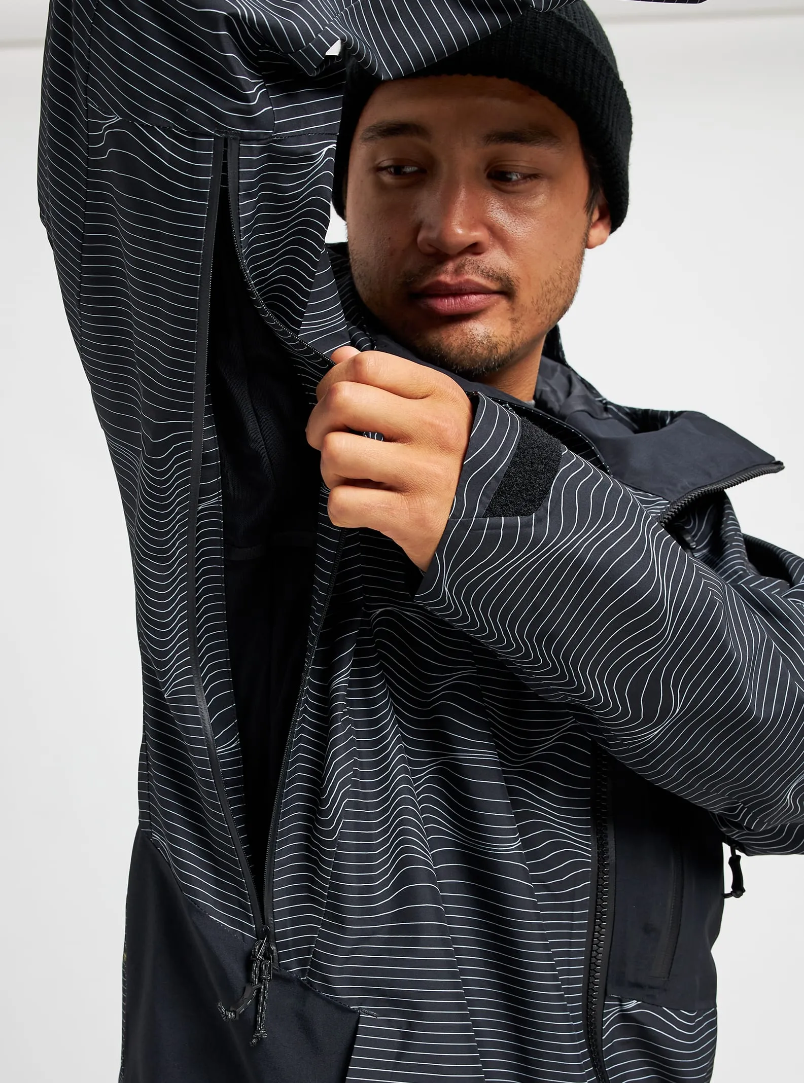 [ak] GORE-TEX Cyclic Snowboard Jacket 2022