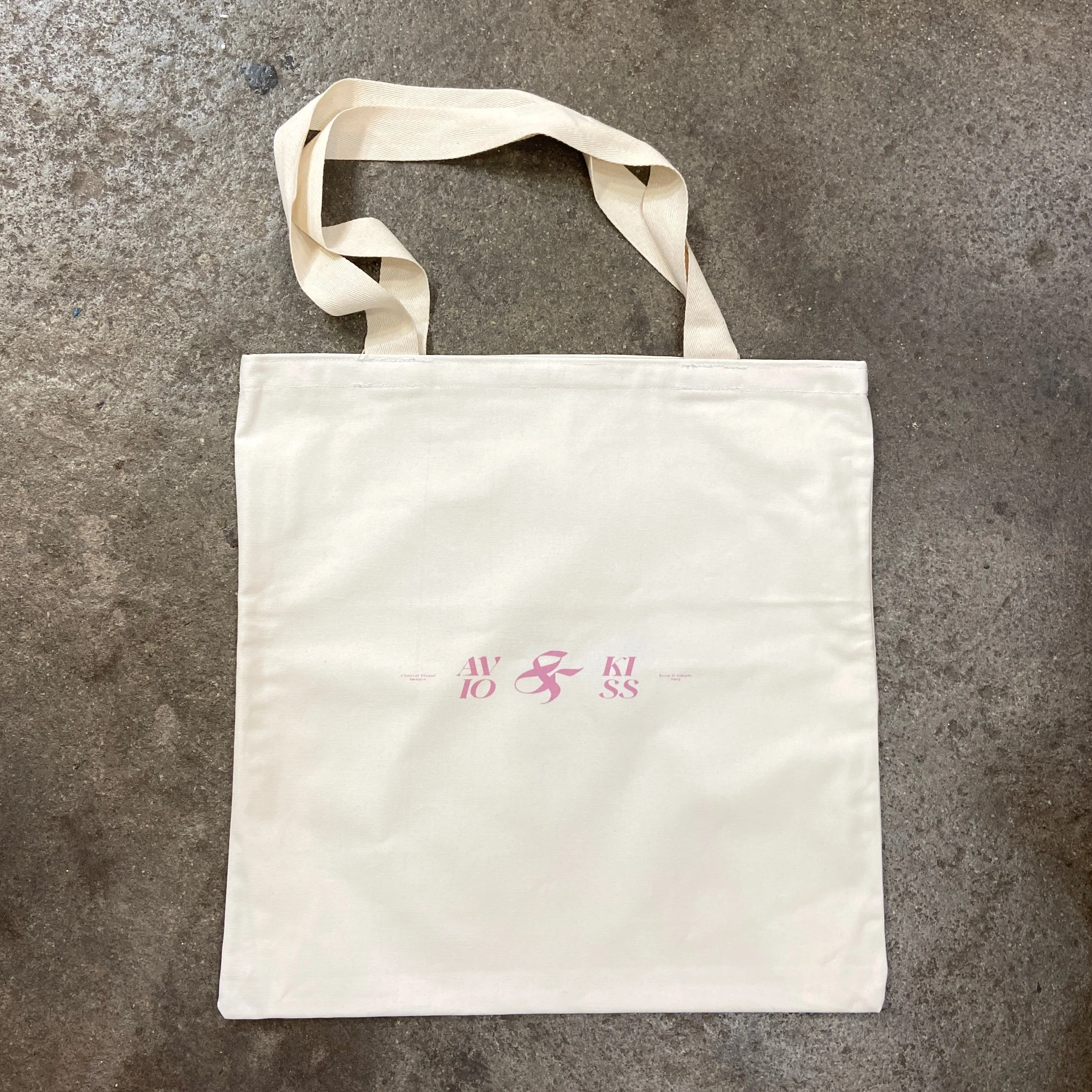 AVIO & KISS Tote Bag