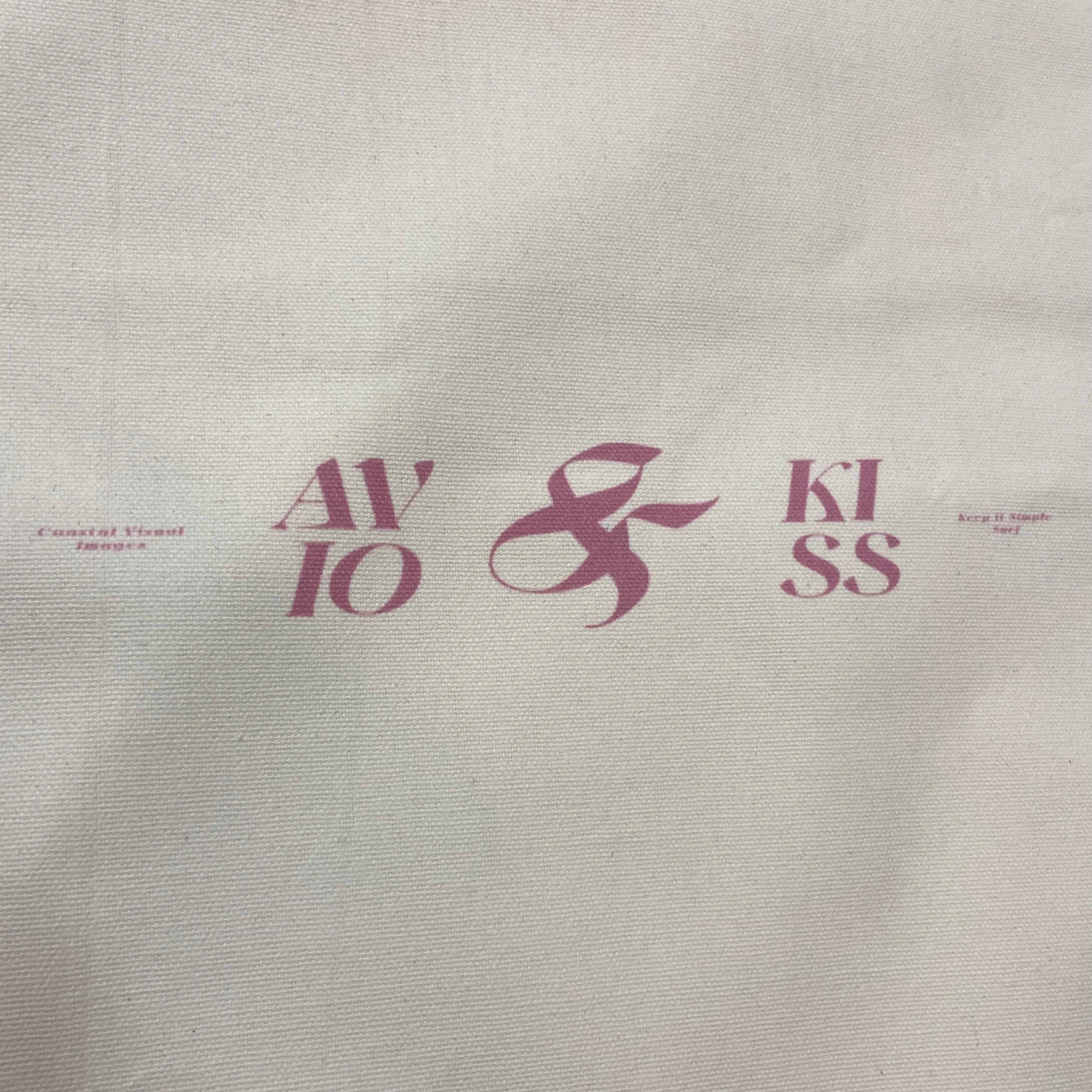 AVIO & KISS Tote Bag