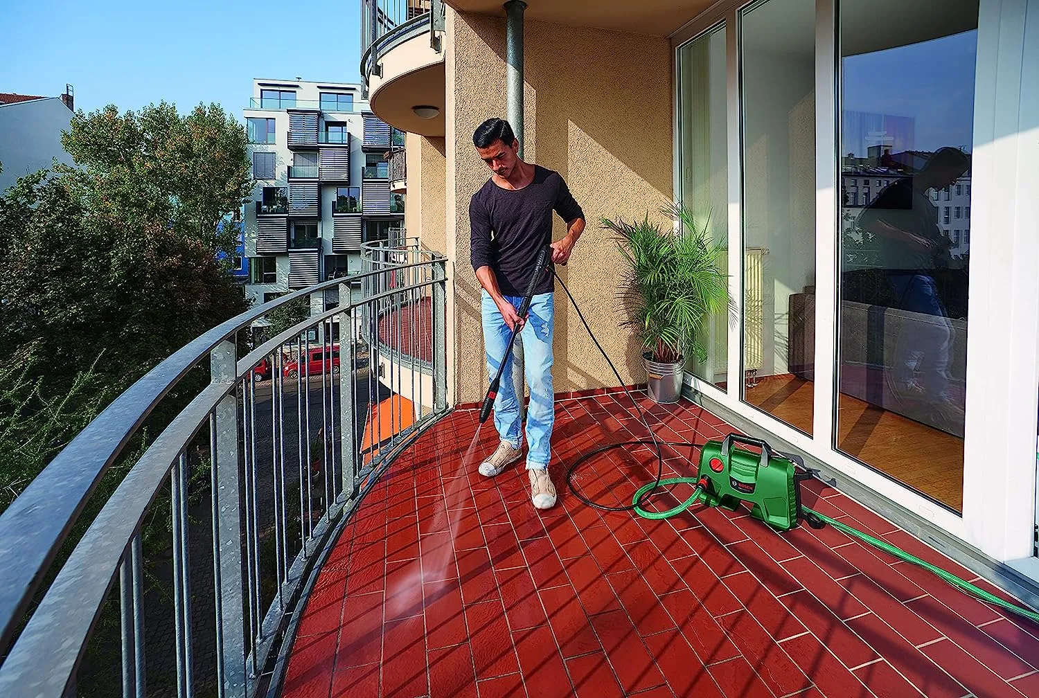 Bosch - Easy Aquatak 120 Compact Pressure Washer (Green)