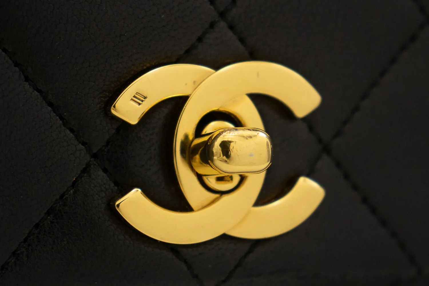 CHANEL Full Flap Chain Shoulder Bag Black Quilted Lambskin Purse j65