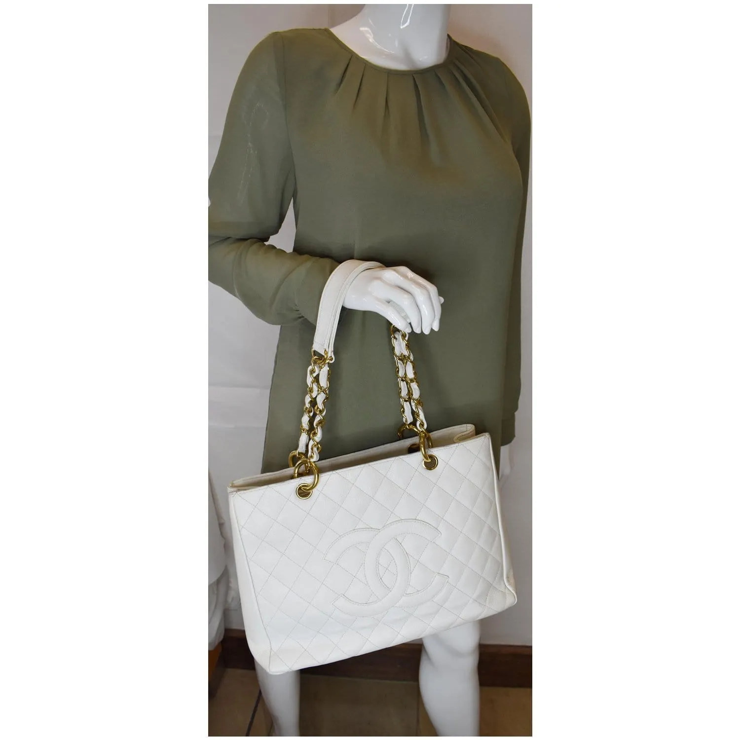 CHANEL Grand Shopping Caviar Leather Tote Bag White