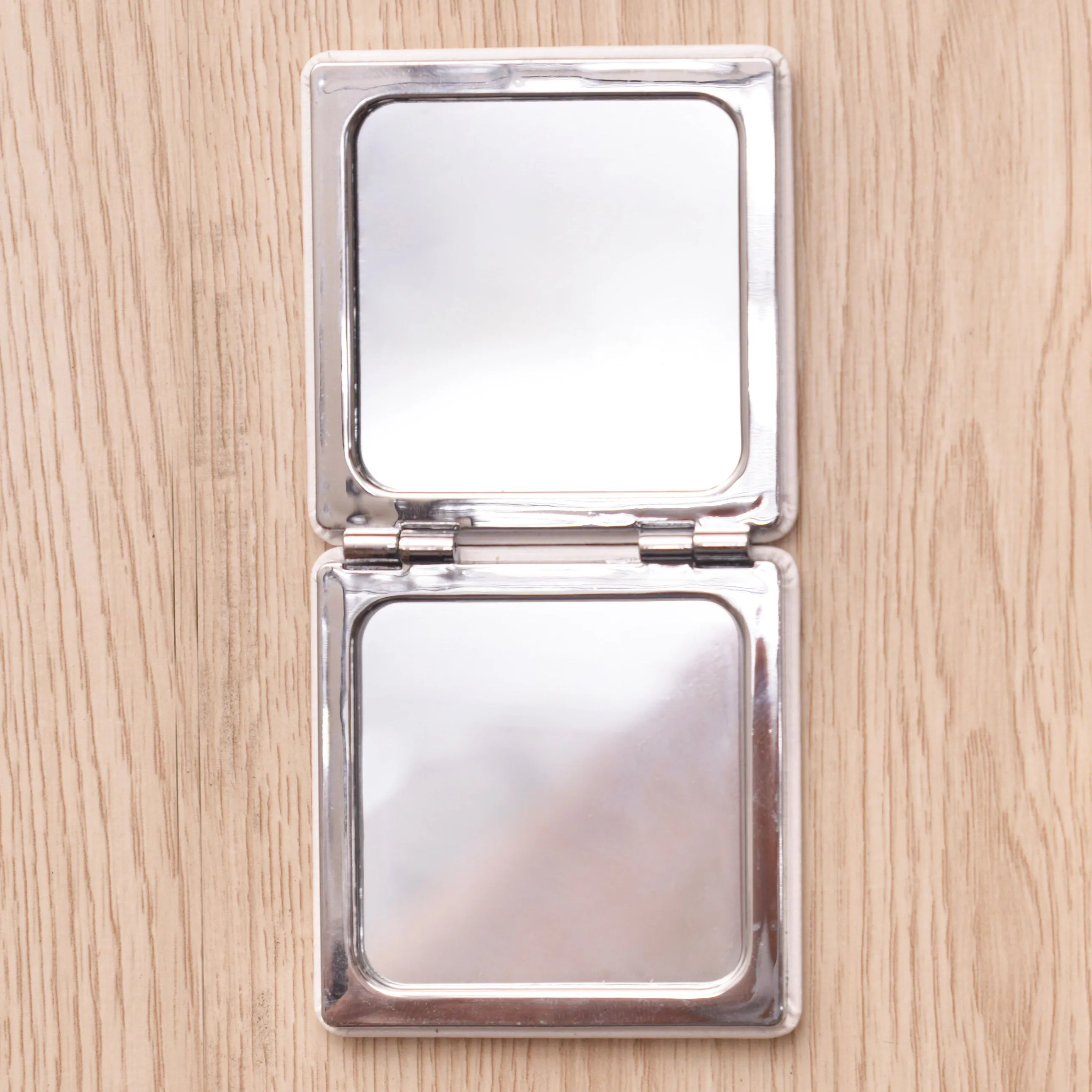 Ear Compact Mirror