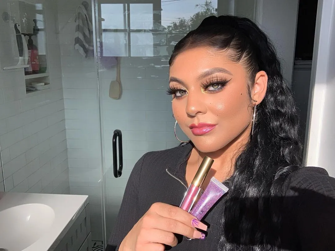 Glitter lip gloss (Matte).