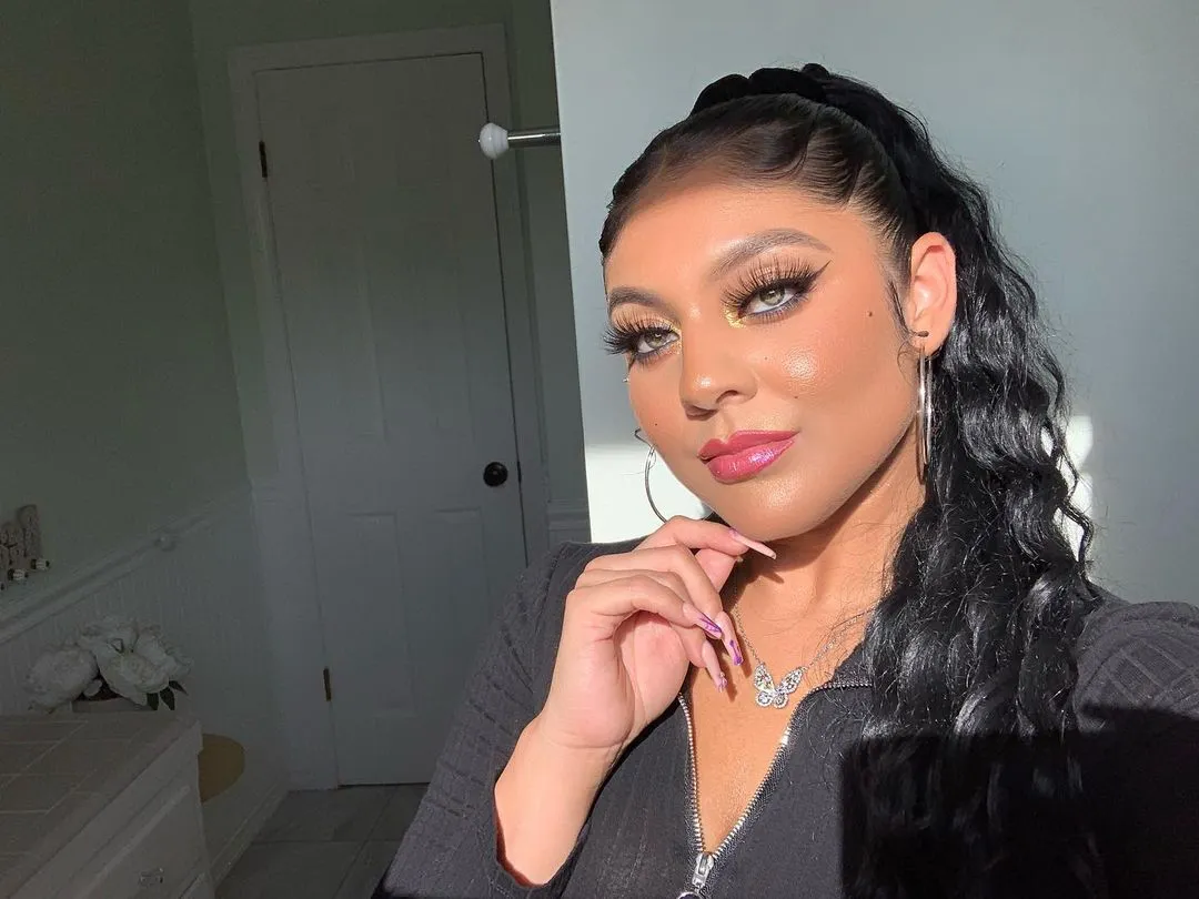 Glitter lip gloss (Matte).