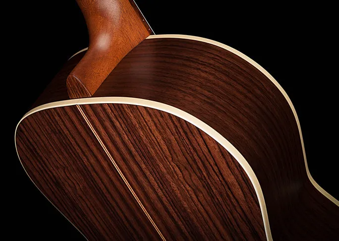 Godin 049769 / 051885 Presentation QIT Pickup Solid Top Classical Nylon Guitar with Bag Made In Canada