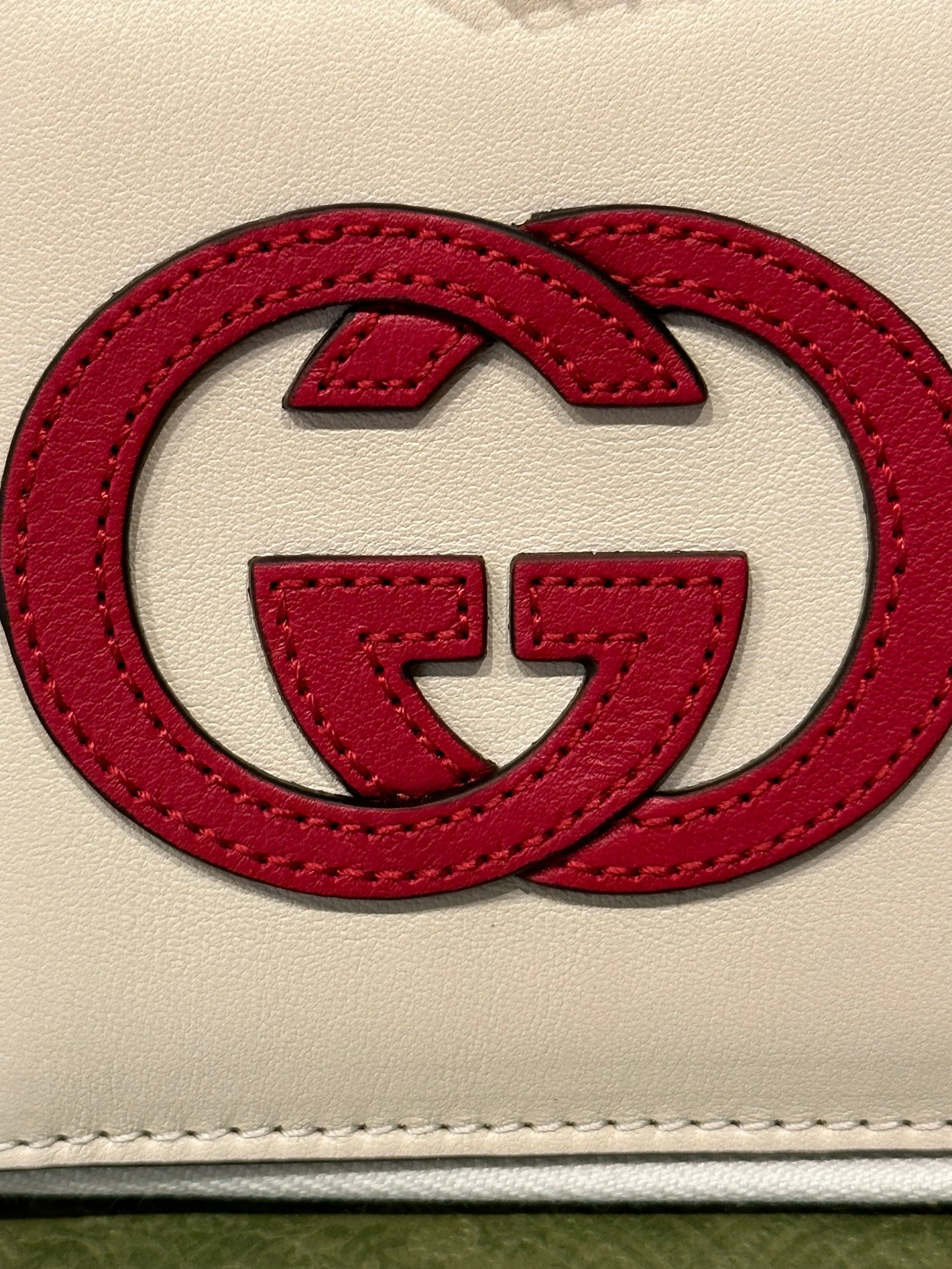 Gucci Interlocking GG Zip Around Wallet in White and Red