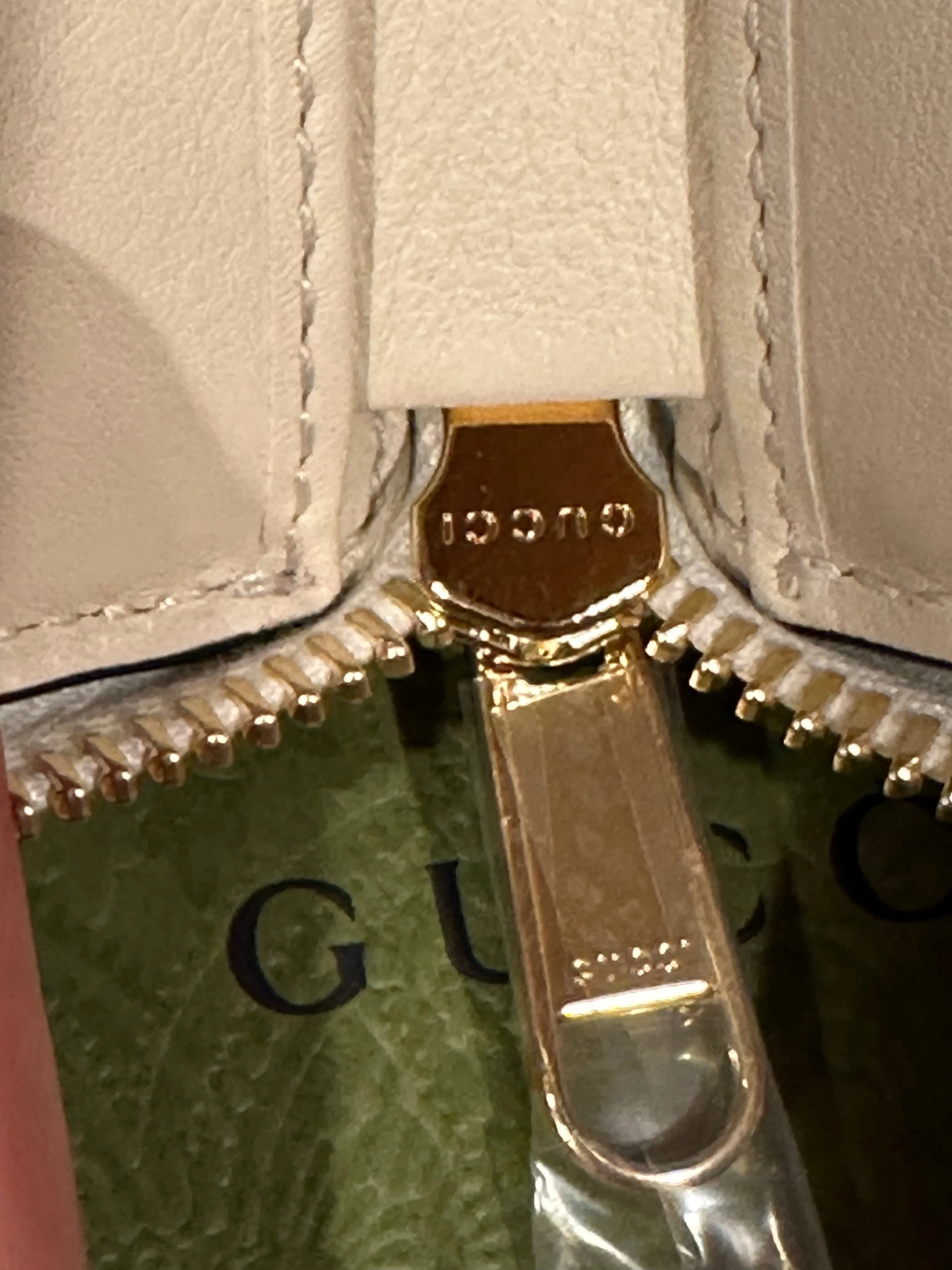 Gucci Interlocking GG Zip Around Wallet in White and Red