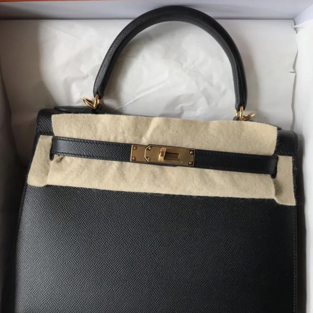Hermès Kelly 28 Noir (Black) Sellier Epsom Gold Hardware GHW