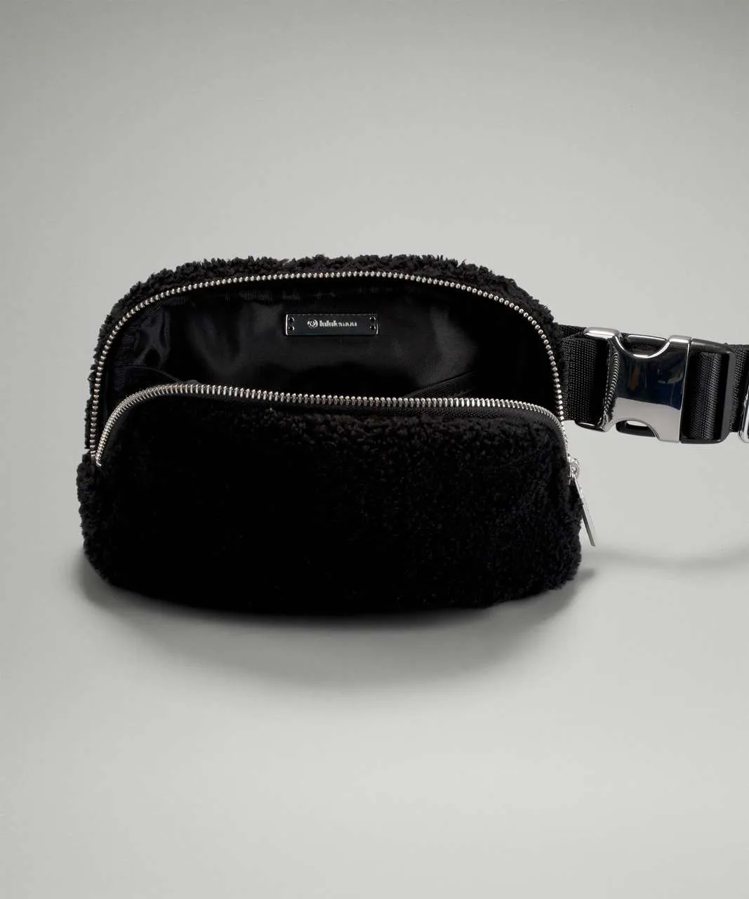 Item has been lightly used! Lululemon Everywhere Fleece Belt Bag Black 1L