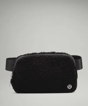 Item has been lightly used! Lululemon Everywhere Fleece Belt Bag Black 1L