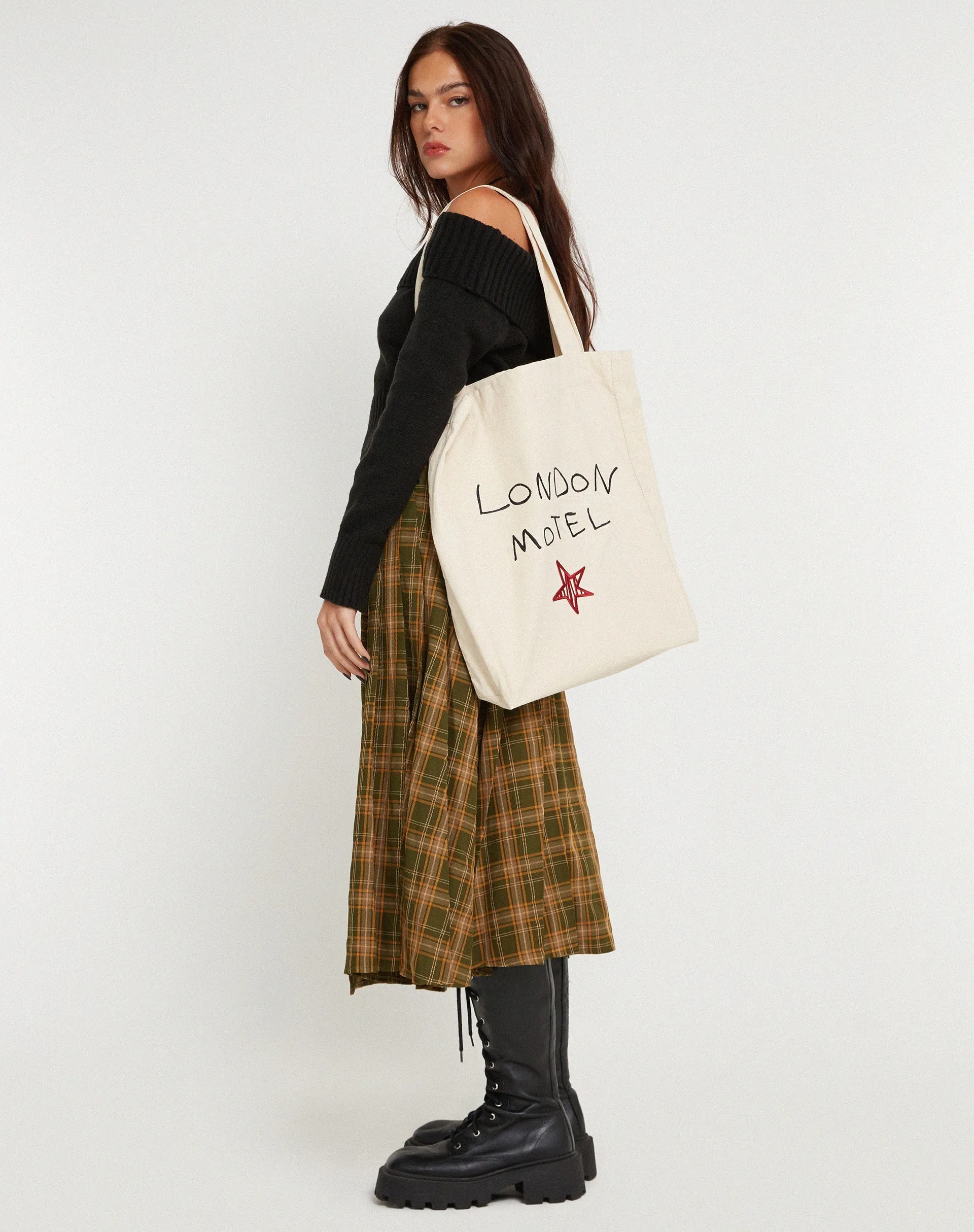 London Tote Bag in Ecru London Motel Embro