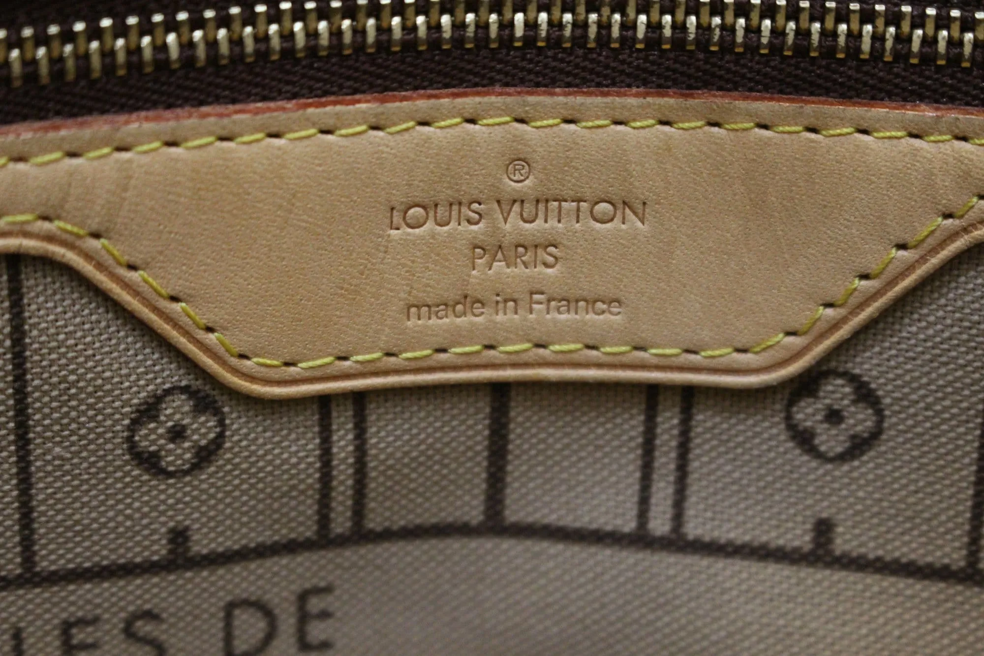 LOUIS VUITTON Monogram Canvas Neverfull GM Shoulder Bag