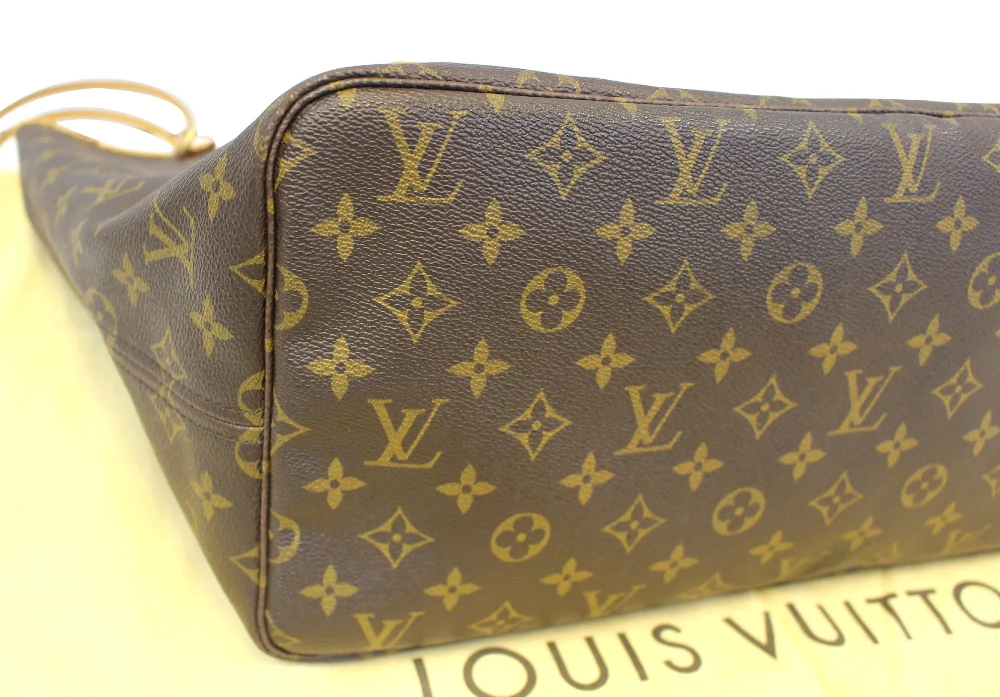 LOUIS VUITTON Monogram Canvas Neverfull GM Shoulder Bag