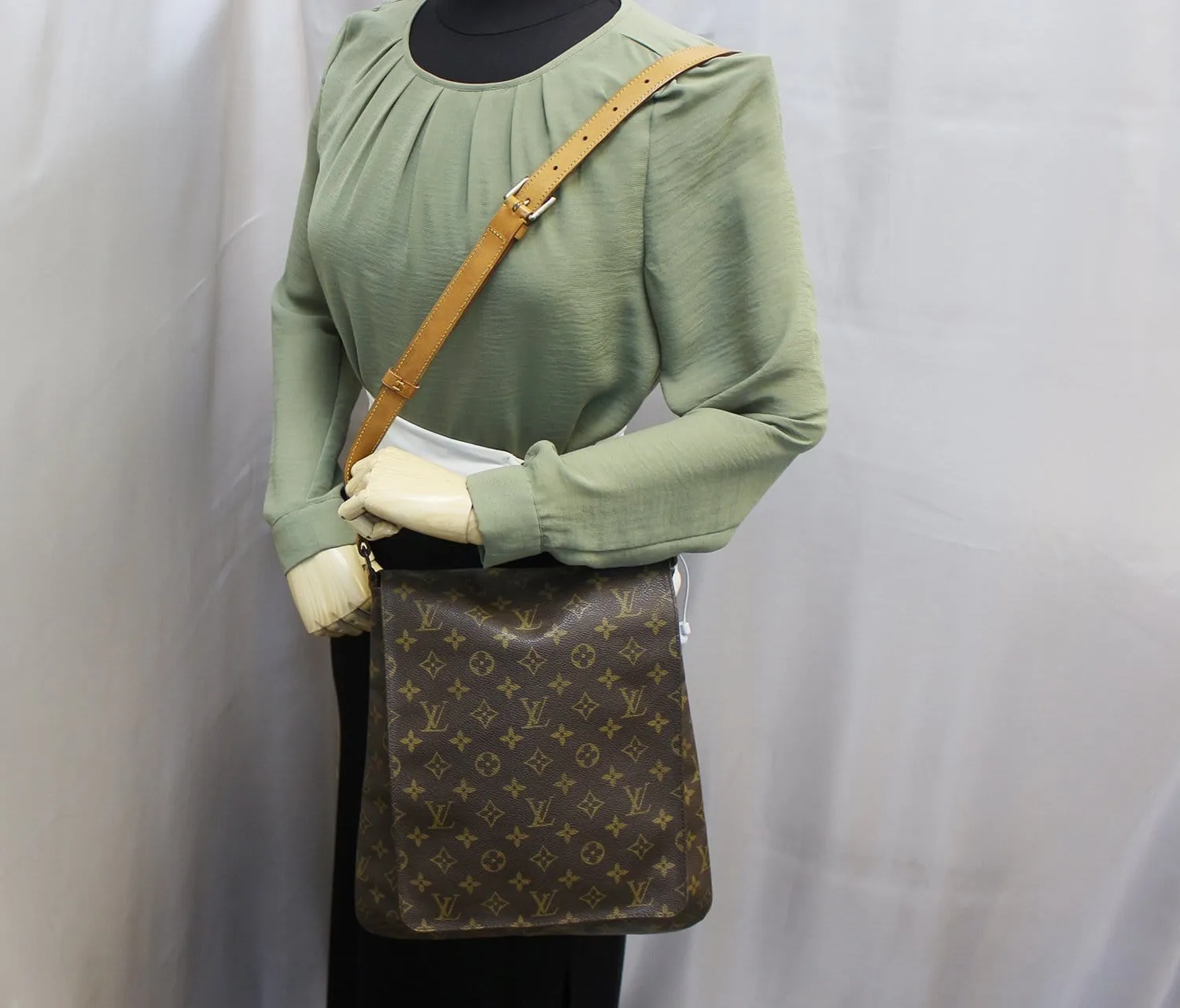 LOUIS VUITTON Musette Salsa GM Monogram Crossbody Shoulder Bag