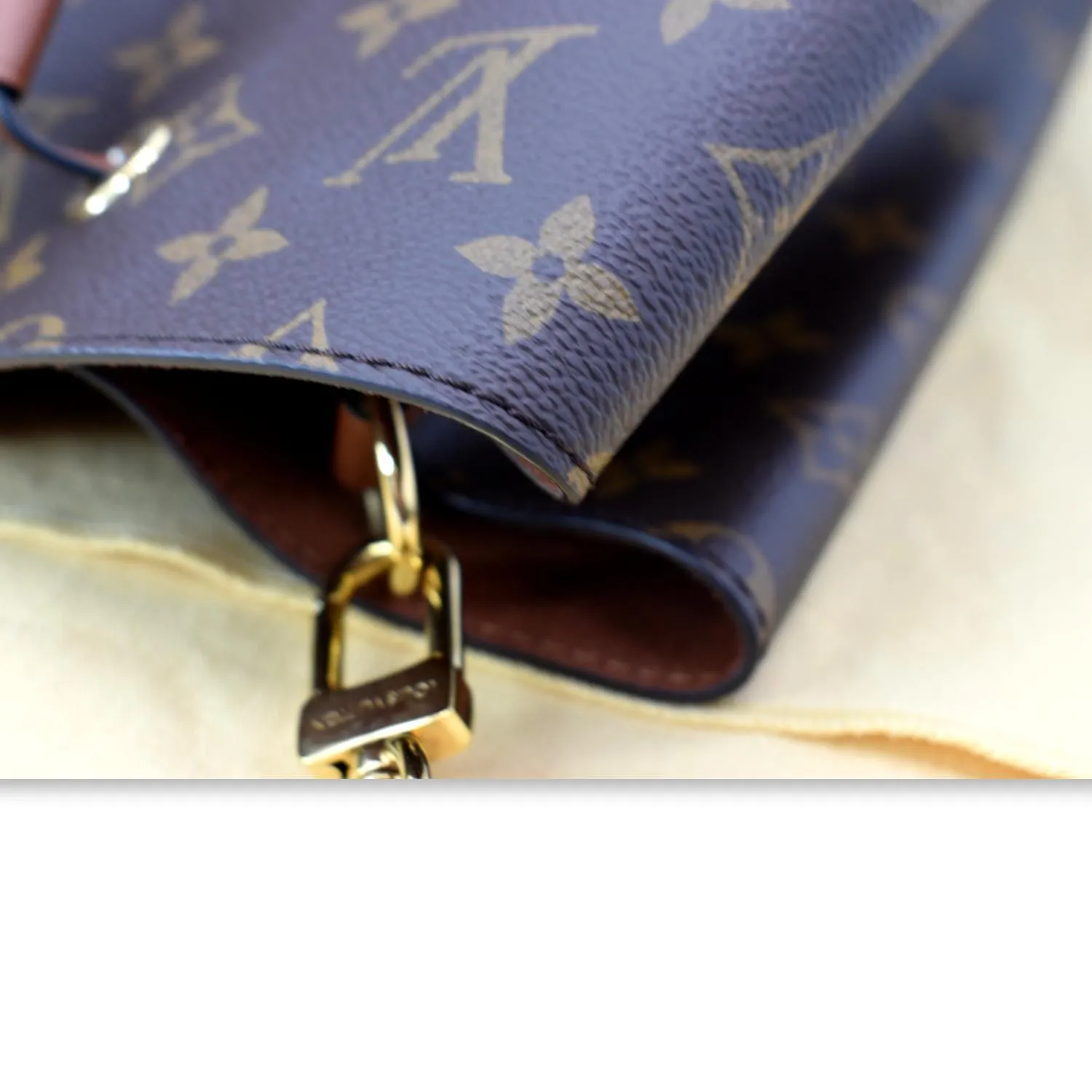 LOUIS VUITTON Neonoe Monogram Canvas Shoulder Bag Brown