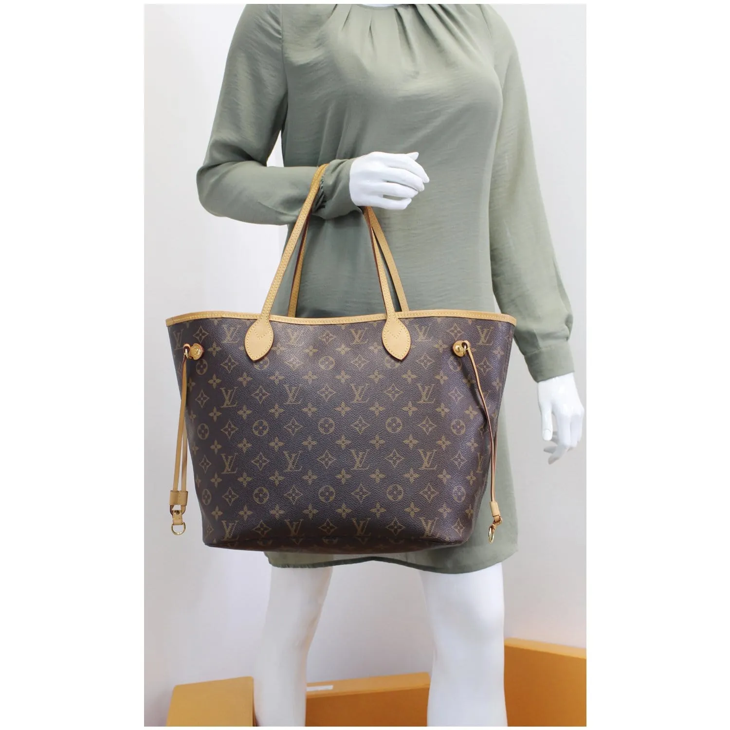 LOUIS VUITTON Neverfull MM Monogram Canvas Tote Shoulder Bag Brown