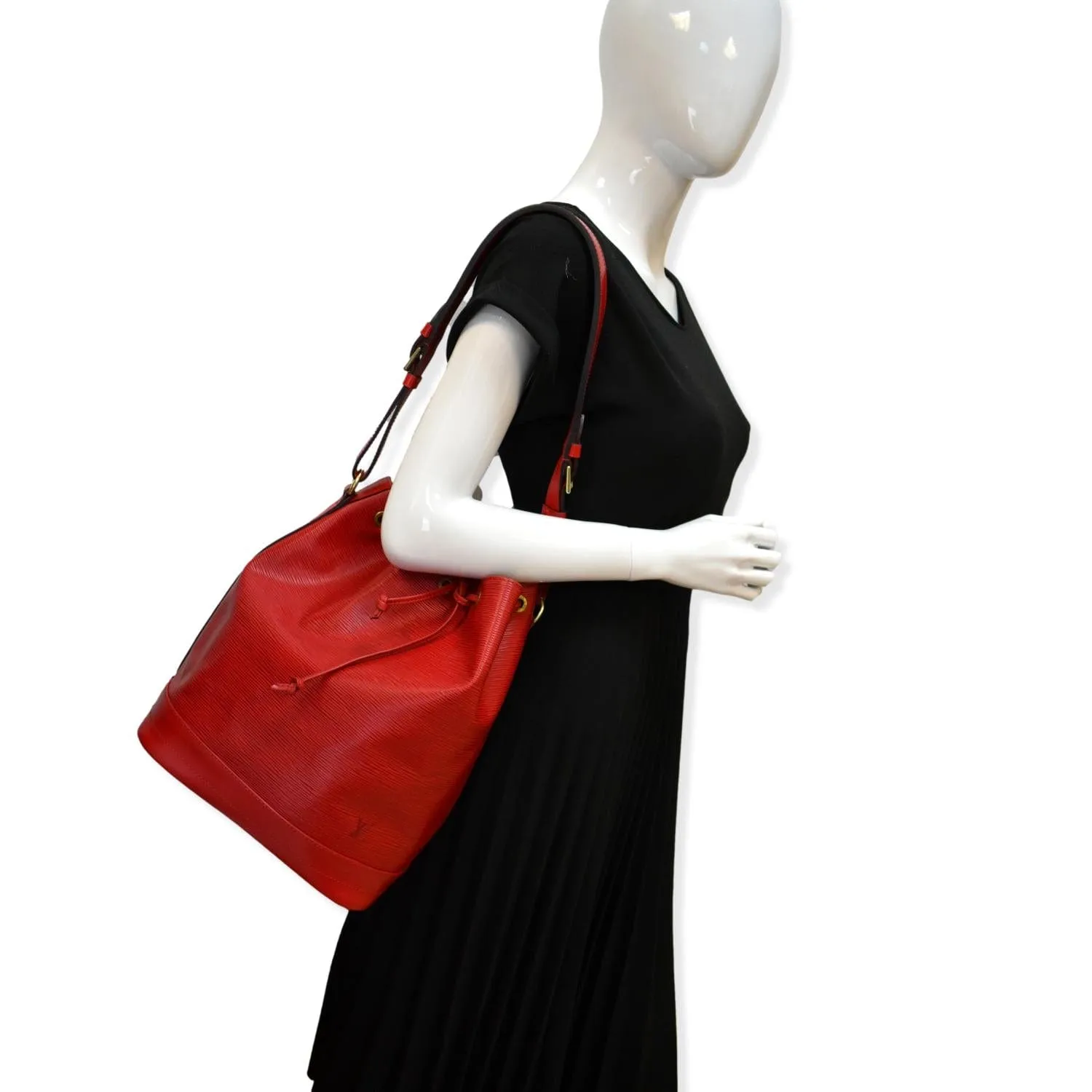 LOUIS VUITTON Noe Large Epi Leather Shoulder Bag Red