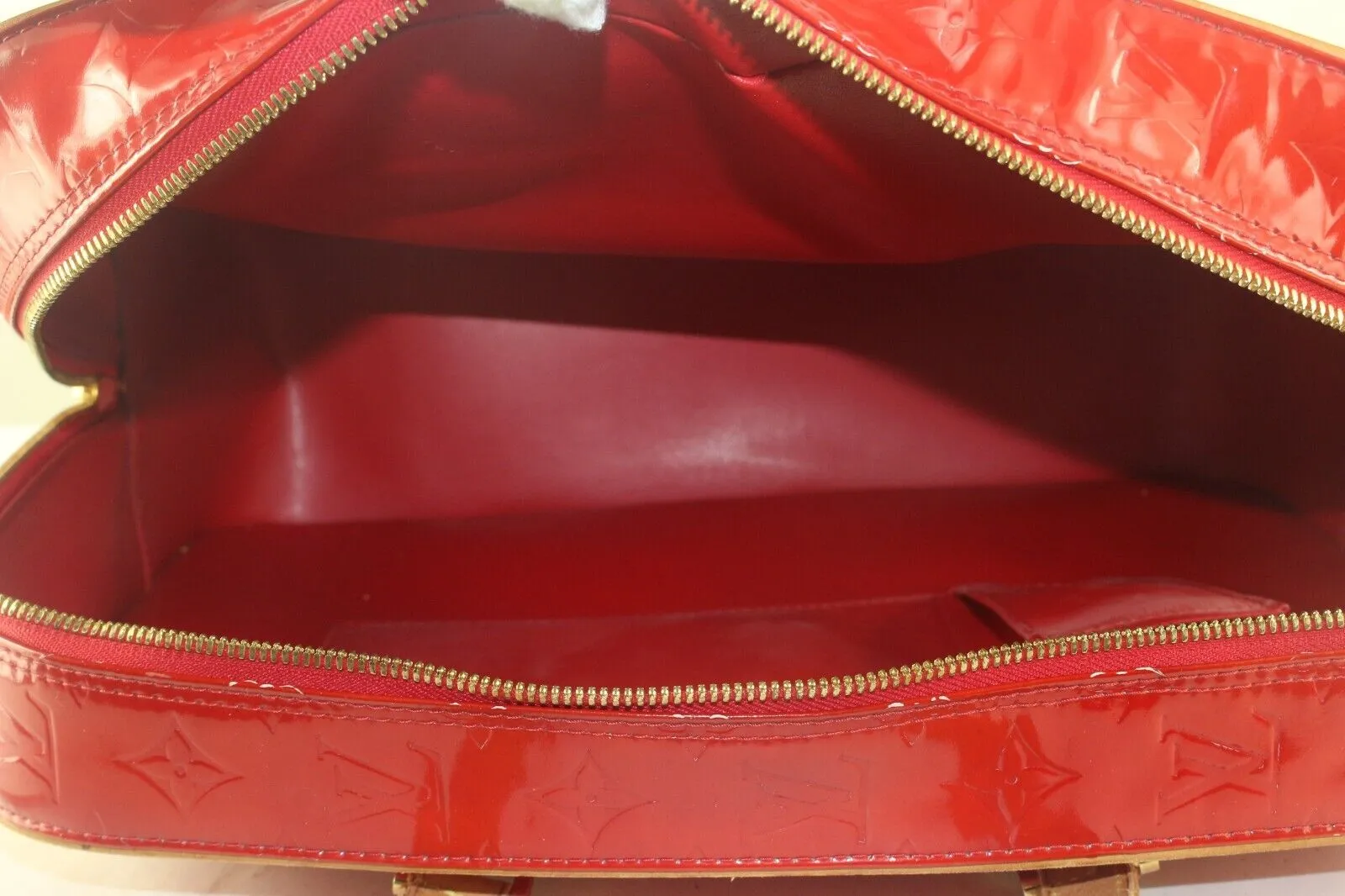 Louis Vuitton Red Monogram Vernis Sutton Travel Shoulder bag 3LVS921K