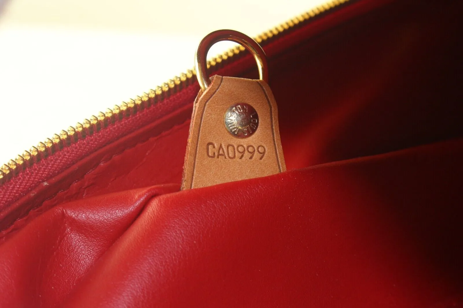 Louis Vuitton Red Monogram Vernis Sutton Travel Shoulder bag 3LVS921K