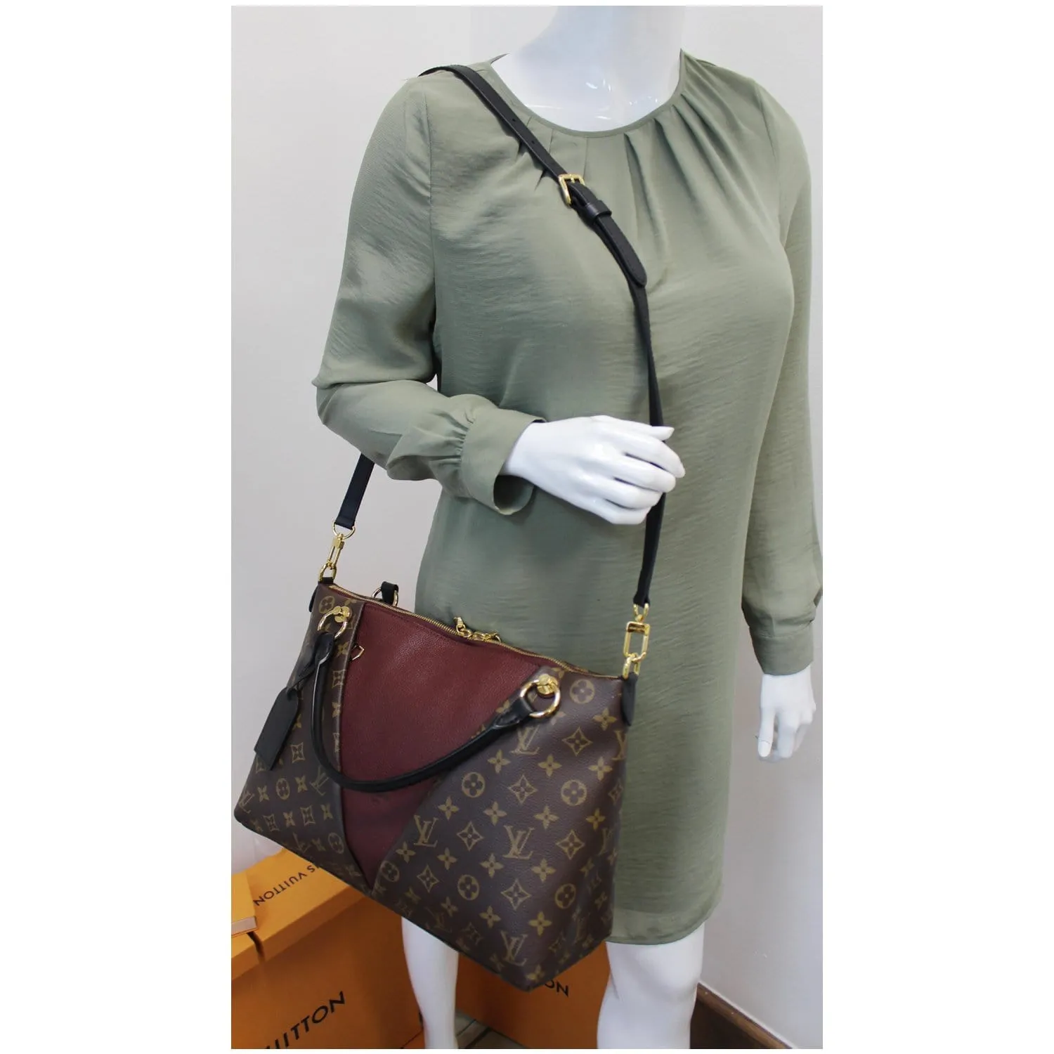 LOUIS VUITTON V MM Monogram Canvas Tote Shoulder Bag Bordeaux - 15% OFF