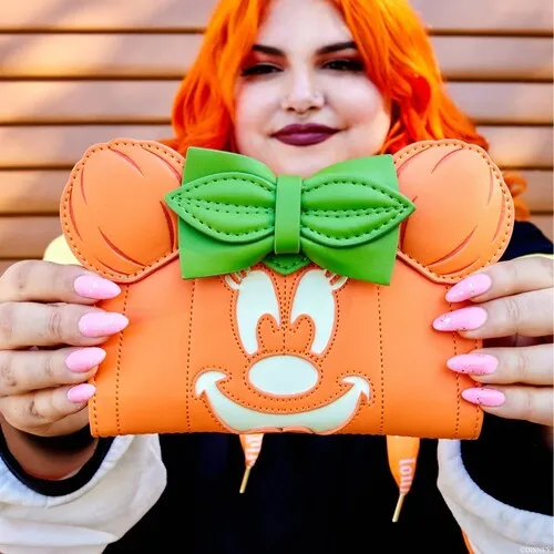 LOUNGEFLY DISNEY: GLOW FACE PUMPKIN MINNIE FLAP WALLET