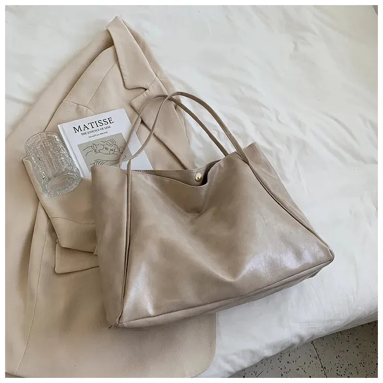 Mercedes® | Elegant leather shoulder bag