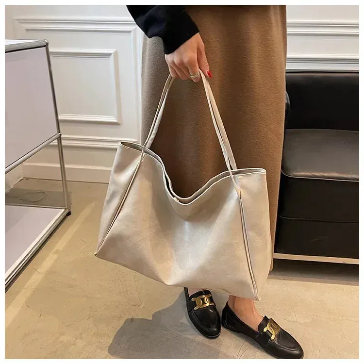 Mercedes® | Elegant leather shoulder bag