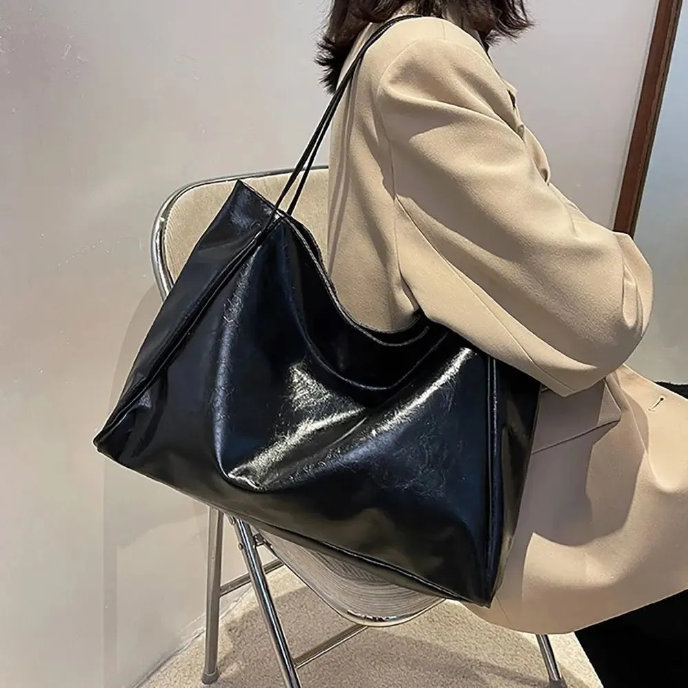 Mercedes® | Elegant leather shoulder bag