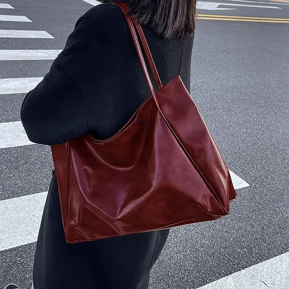 Mercedes® | Elegant leather shoulder bag