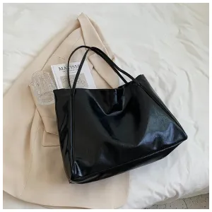 Mercedes® | Elegant leather shoulder bag