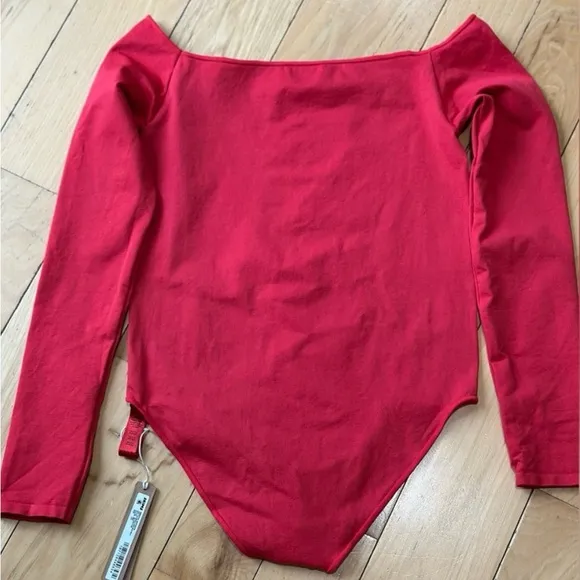 NWT SKIMS Essential Off-The-Shoulder Bodysuit