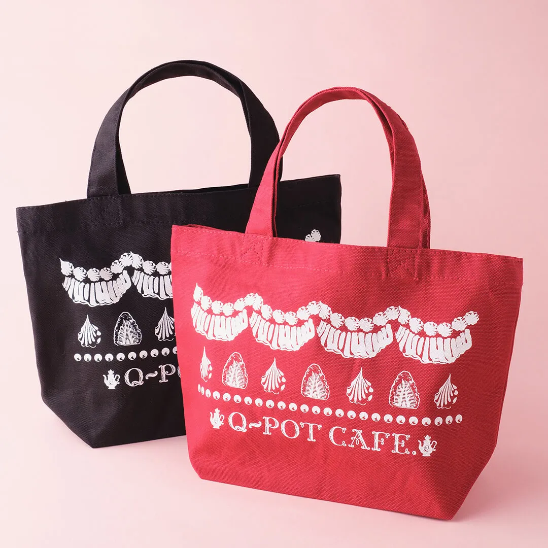 Q-pot CAFE. Whipped Cream & Strawberry Room Lunch Tote Bag (Black)