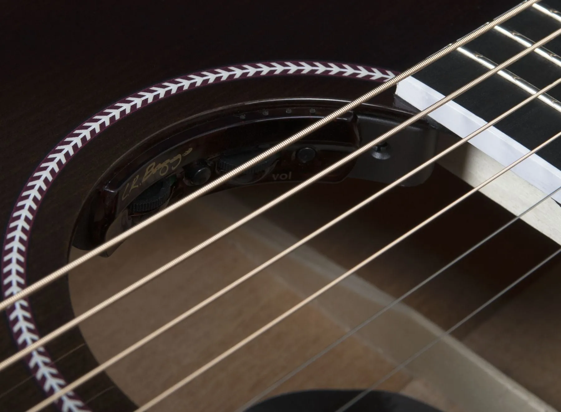 Seagull 047741 / 050567 Artist Mosaic CH CW Cutaway Acoustic Electric Burst GT EQ with Carrying Bag Made In Canada