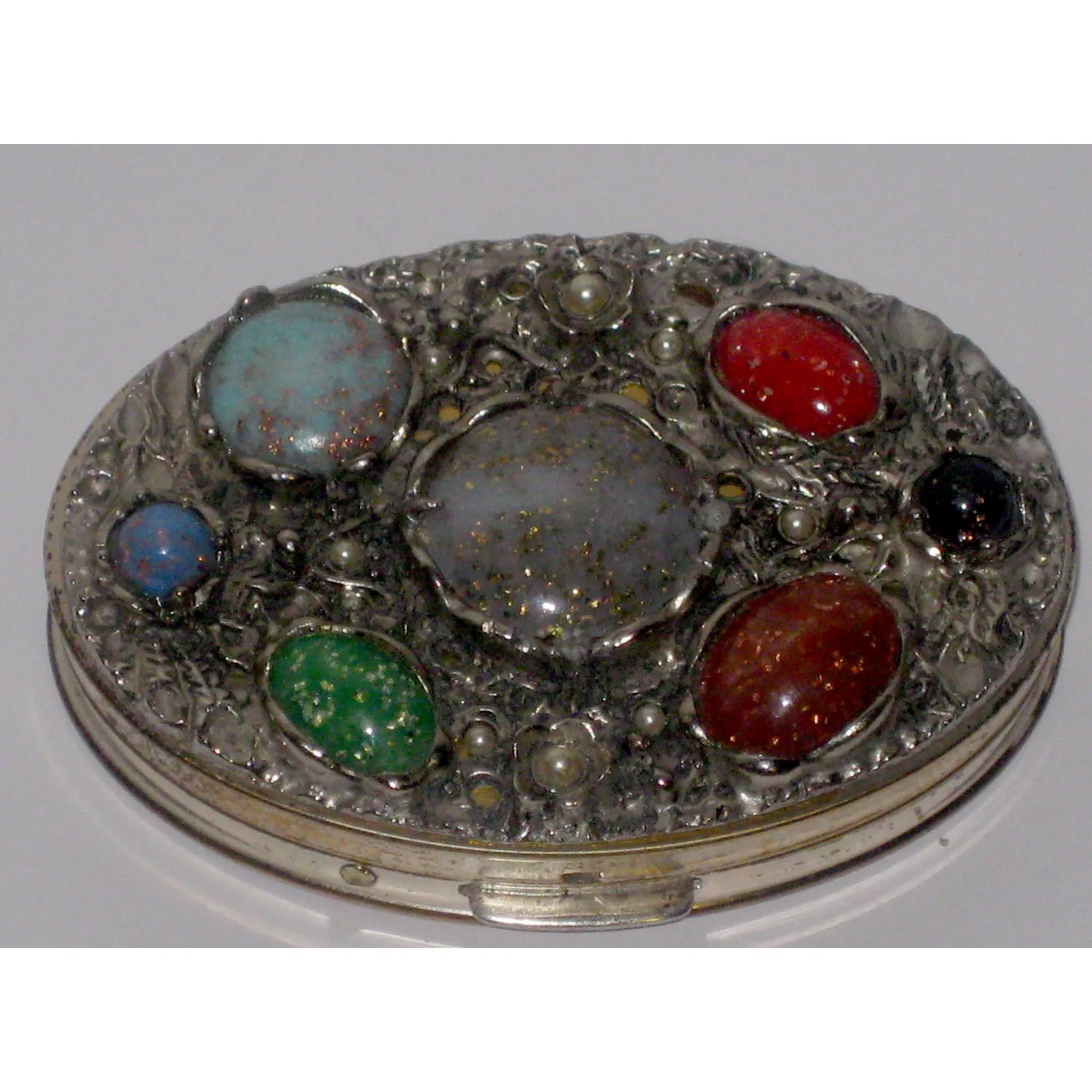 Silvertone Egg Stone Compact By Dorset
