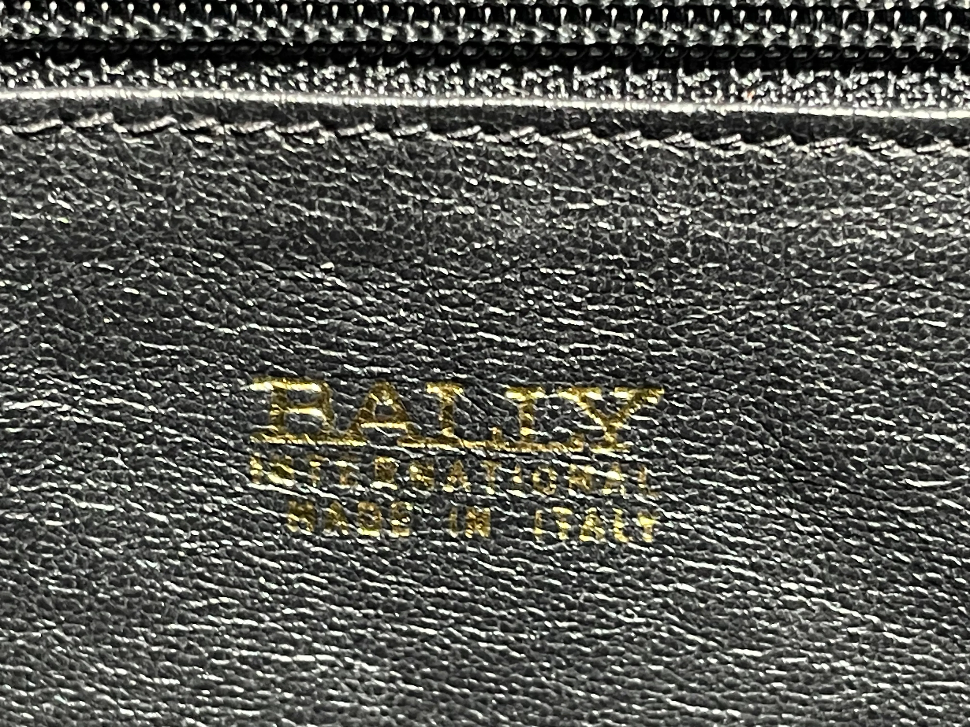 Vintage BALLY genuine ostrich leather kelly ado sport style shoulder bag purse with gold tone hardware and twisted straps. 061024y1