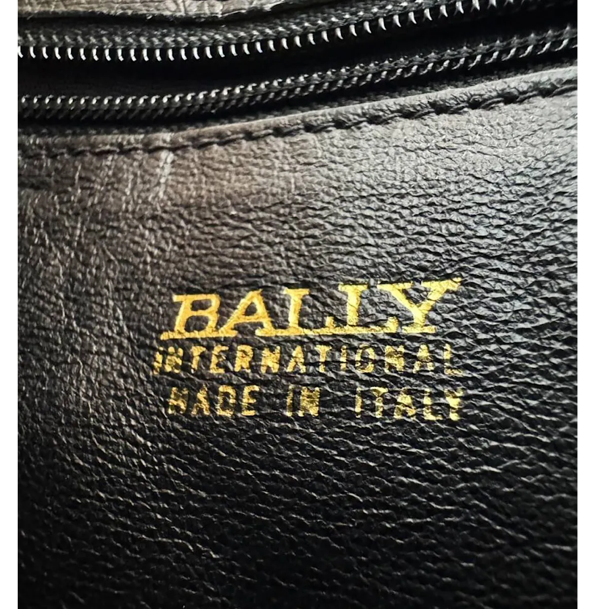 Vintage BALLY genuine ostrich leather kelly ado sport style shoulder bag purse with gold tone hardware and twisted straps. 061024y1