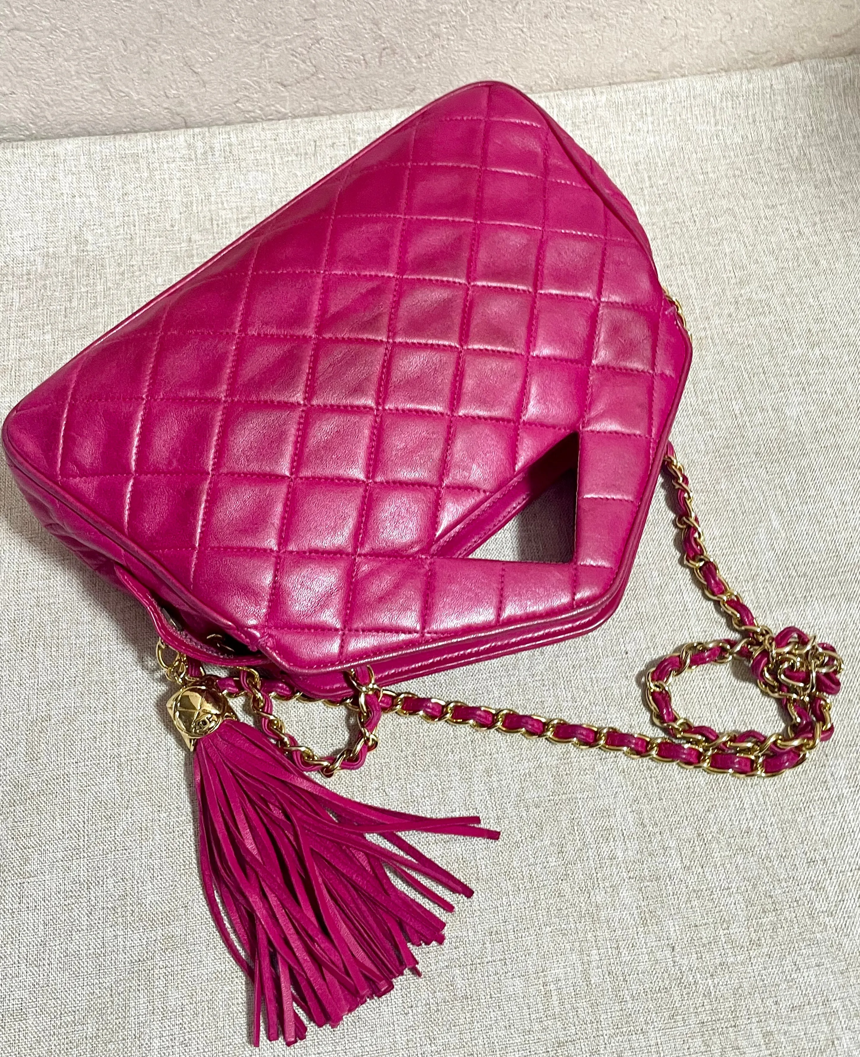 Vintage CHANEL pink lamb leather chain shoulder bag with fringe. Rare triangle handle handbag. Must have purse. 070225ac6