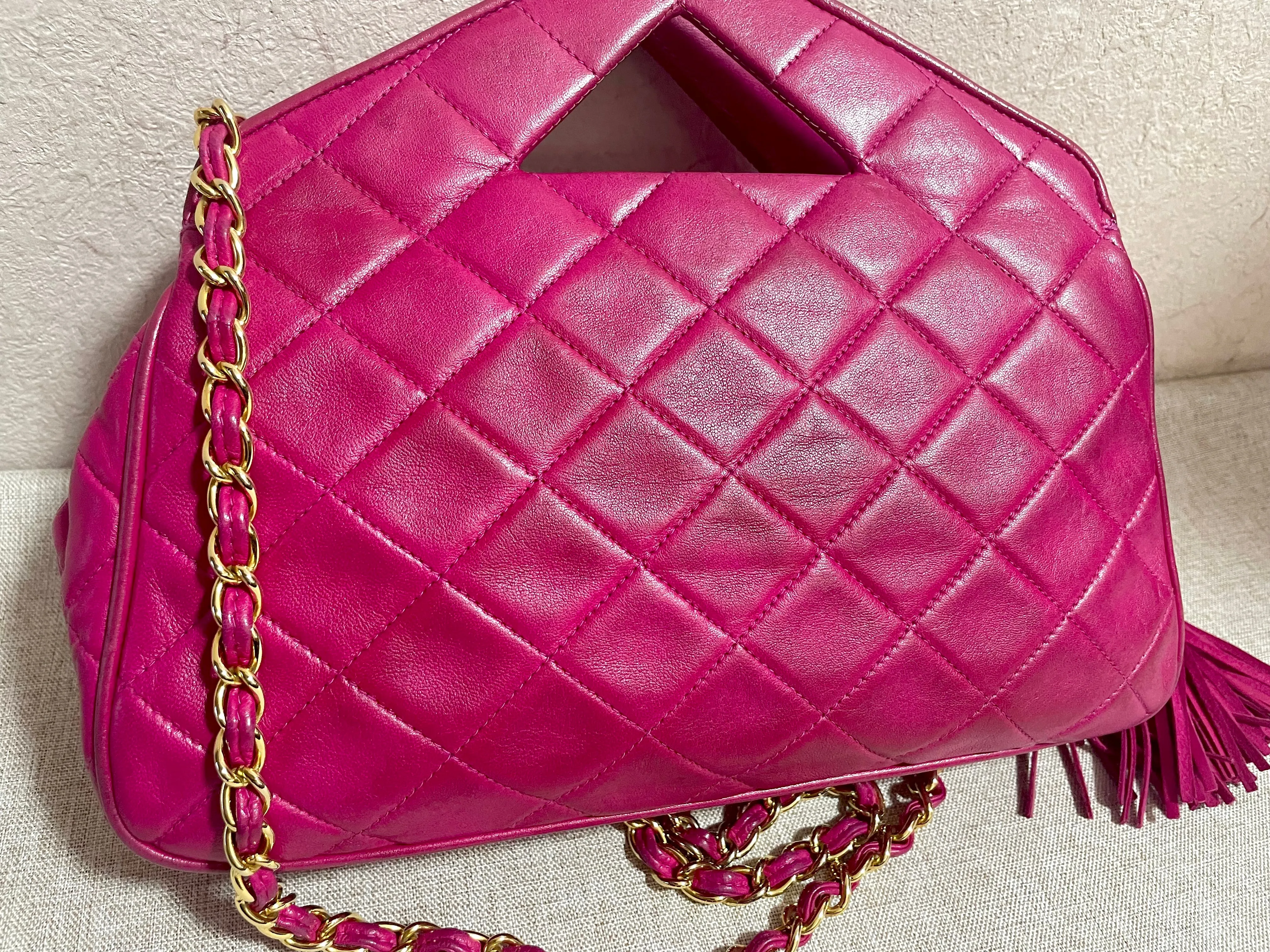 Vintage CHANEL pink lamb leather chain shoulder bag with fringe. Rare triangle handle handbag. Must have purse. 070225ac6