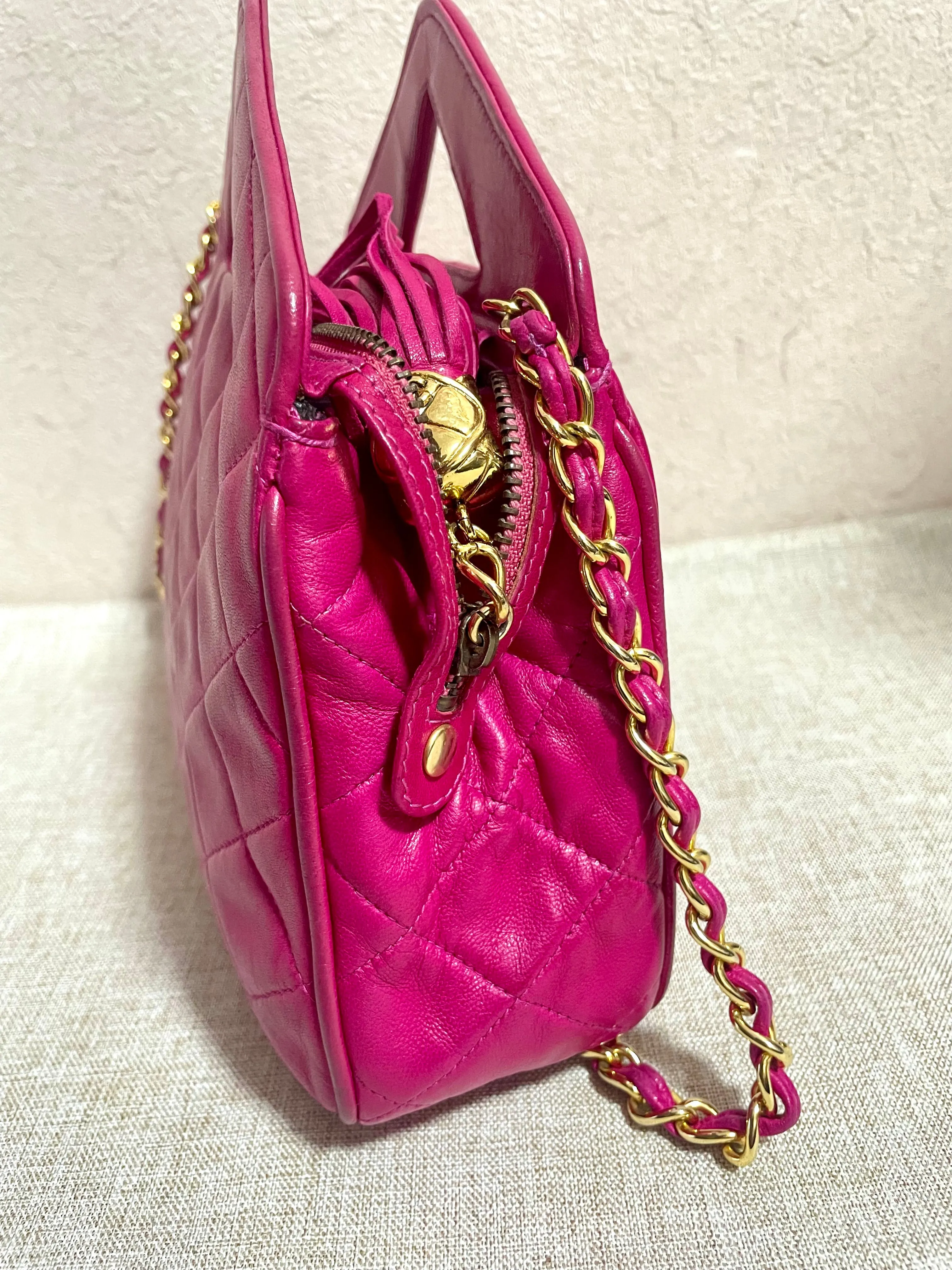 Vintage CHANEL pink lamb leather chain shoulder bag with fringe. Rare triangle handle handbag. Must have purse. 070225ac6