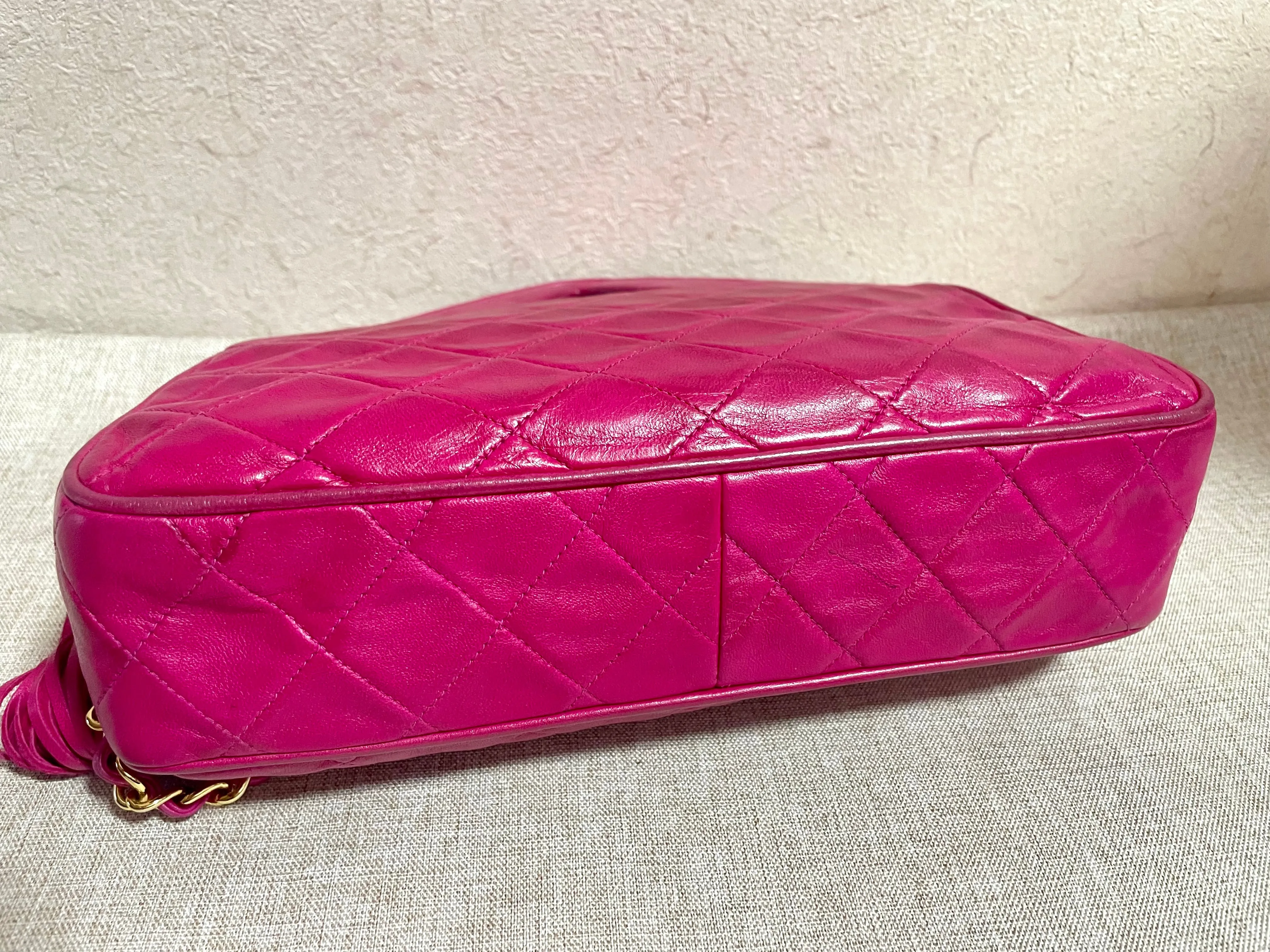 Vintage CHANEL pink lamb leather chain shoulder bag with fringe. Rare triangle handle handbag. Must have purse. 070225ac6