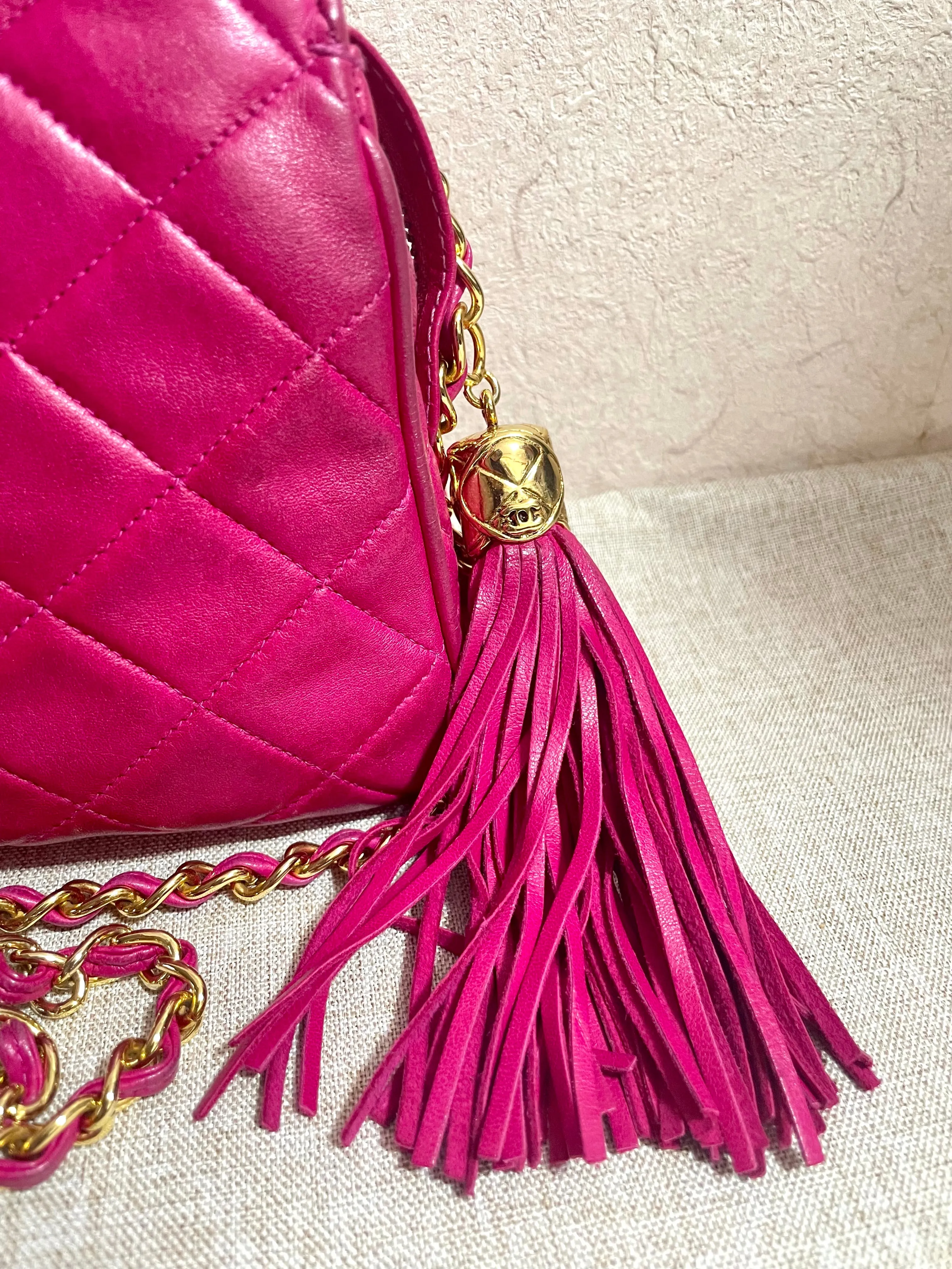 Vintage CHANEL pink lamb leather chain shoulder bag with fringe. Rare triangle handle handbag. Must have purse. 070225ac6