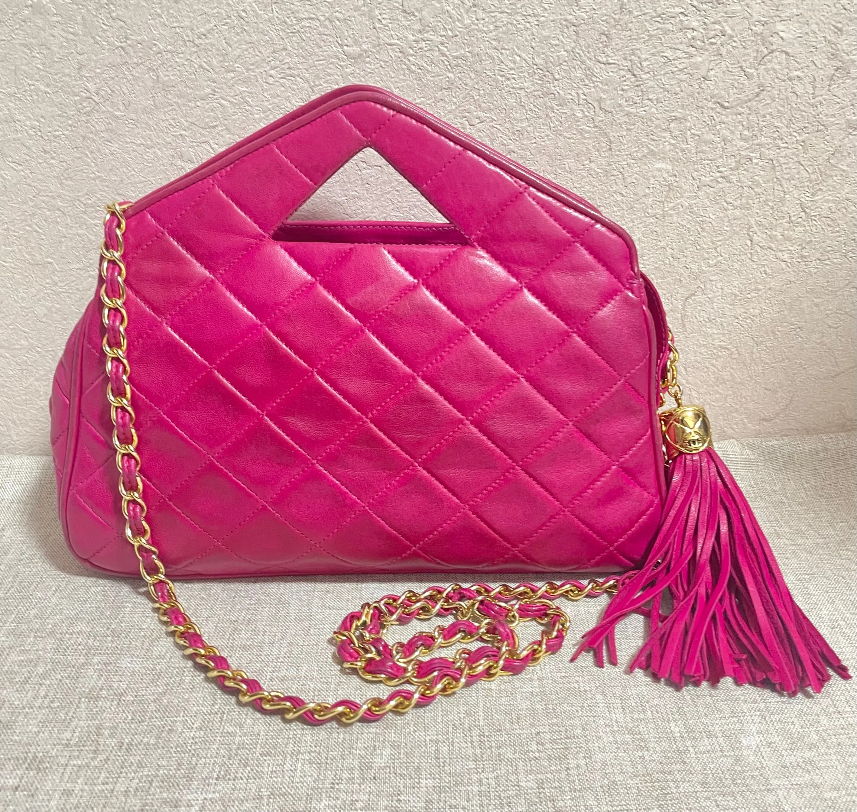 Vintage CHANEL pink lamb leather chain shoulder bag with fringe. Rare triangle handle handbag. Must have purse. 070225ac6