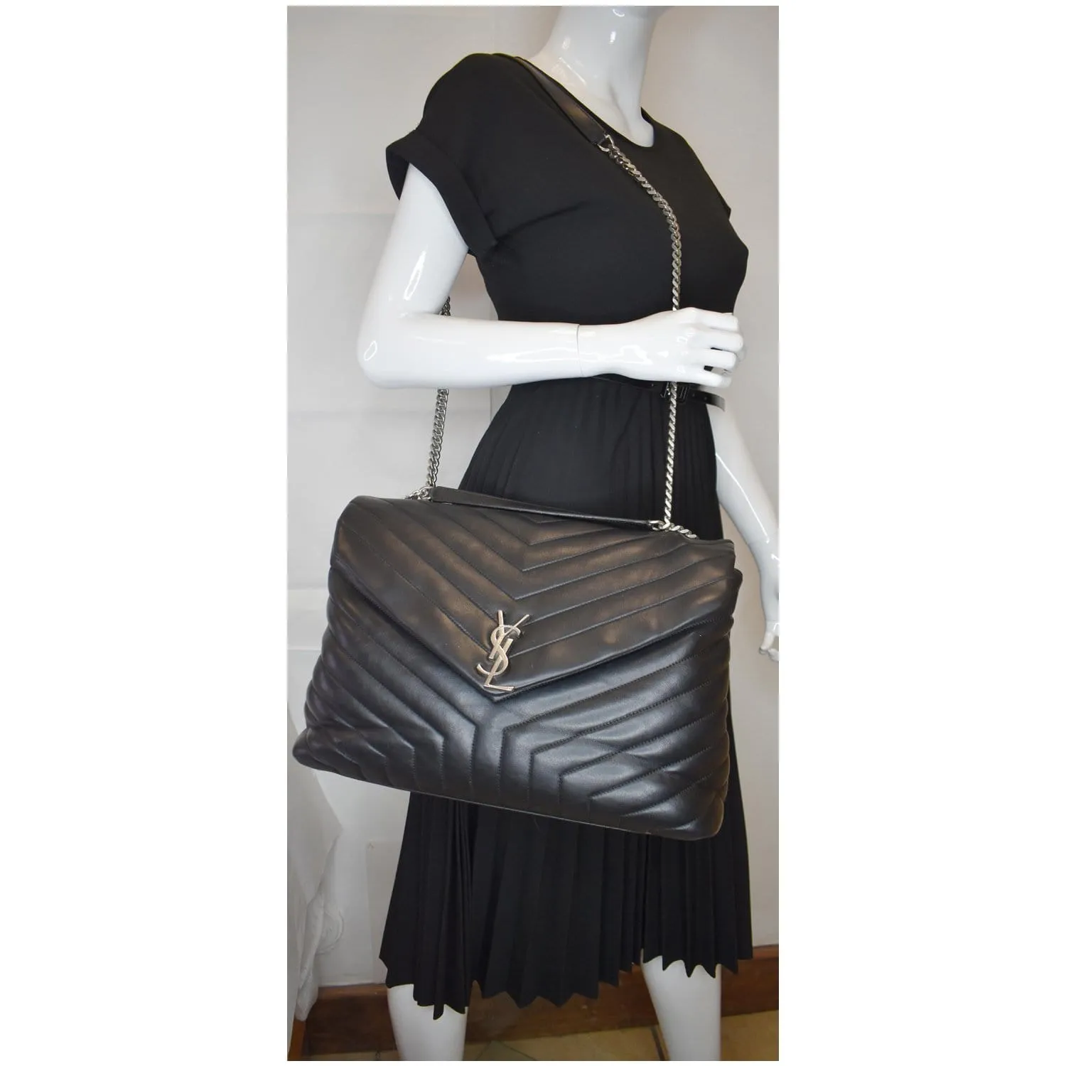 YVES SAINT LAURENT Large Loulou Calfskin Matelasse Chain Shoulder Bag Black